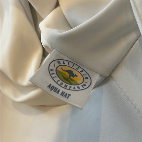 White Sun Protection Hat - Picture 2 of 3